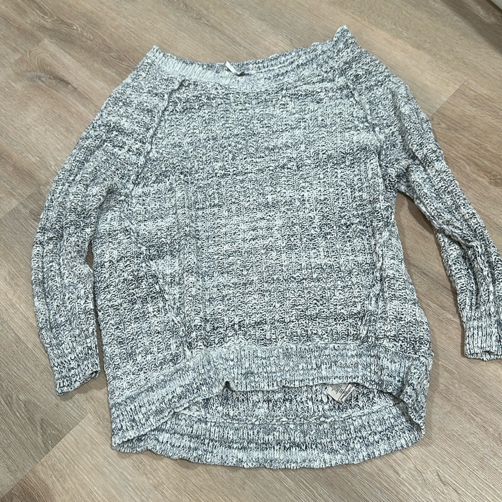 Free People gray white sweater size small